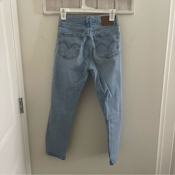 Levi’s Wedgie Straight - Light Wash - Picture 8 of 12